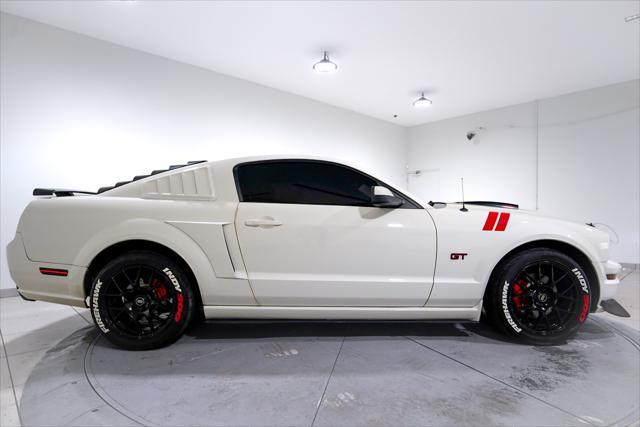 Photo of 2007 Performance White Clearcoat Ford Mustang