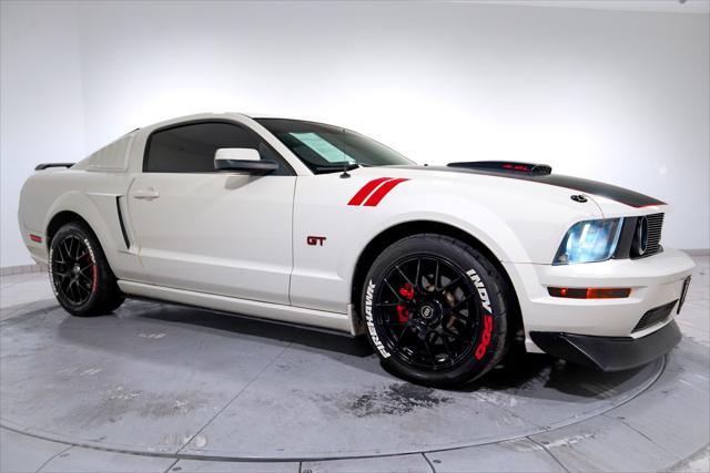 Photo of 2007 Performance White Clearcoat Ford Mustang