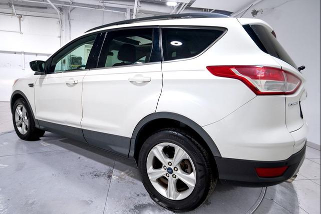 Photo of 2014 White Platinum Ford Escape