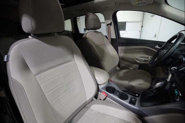 Photo of 2014 White Platinum Ford Escape
