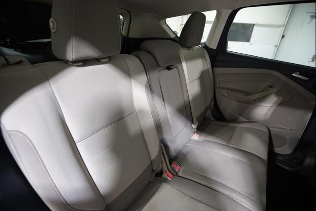 Photo of 2014 White Platinum Ford Escape