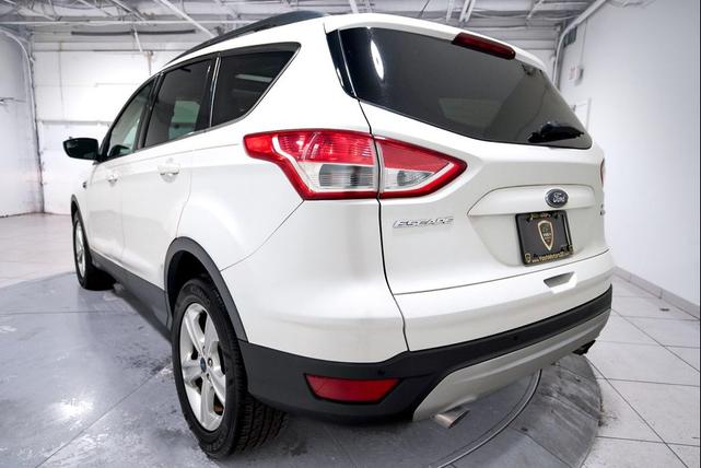 Photo of 2014 White Platinum Ford Escape