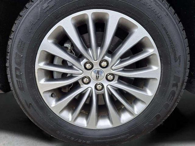 Photo of 2016 Luxe Metallic Lincoln MKX