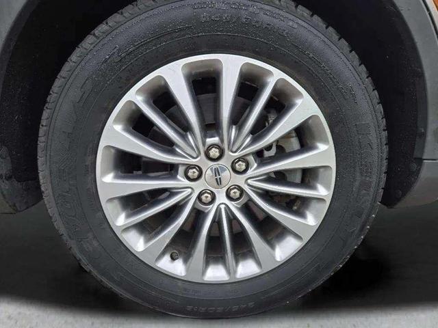 Photo of 2016 Luxe Metallic Lincoln MKX