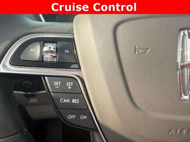 Photo of 2019 White Platinum Tri-Coat Metallic Lincoln Nautilus