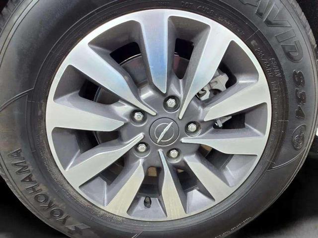 Photo of 2024 Bright White Clearcoat Chrysler Pacifica Hybrid