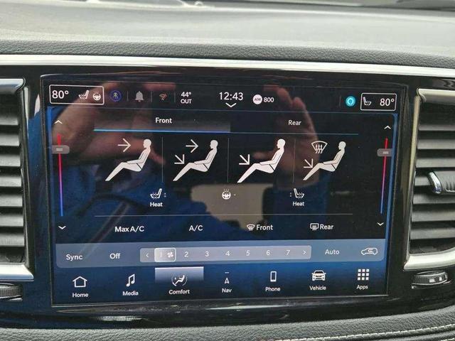 Photo of 2024 Bright White Clearcoat Chrysler Pacifica Hybrid