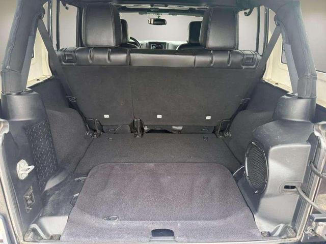 Photo of 2014 Granite Crystal Clearcoat Metallic Jeep Wrangler Unlimited