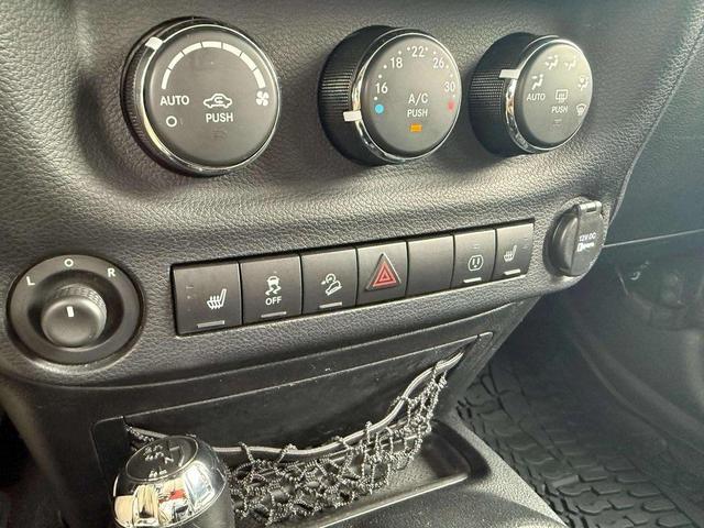 Photo of 2014 Granite Crystal Clearcoat Metallic Jeep Wrangler Unlimited
