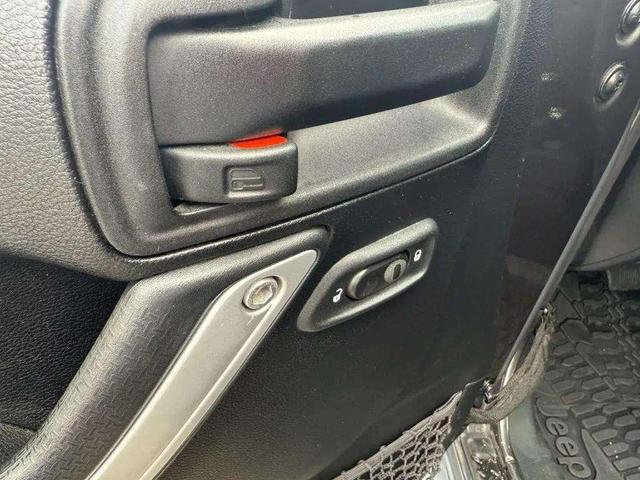 Photo of 2014 Granite Crystal Clearcoat Metallic Jeep Wrangler Unlimited