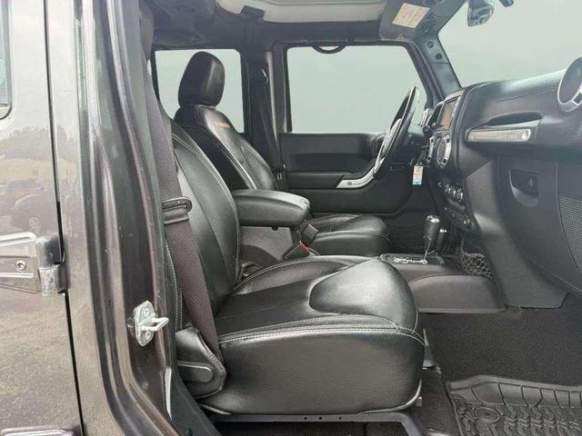 Photo of 2014 Granite Crystal Clearcoat Metallic Jeep Wrangler Unlimited
