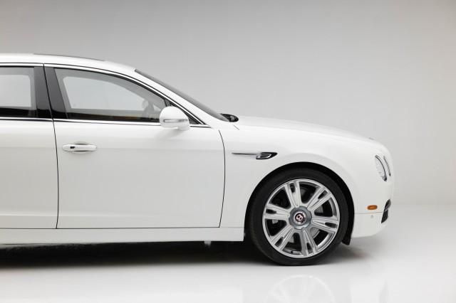 Photo of 2018 WHITE Bentley Flying Spur