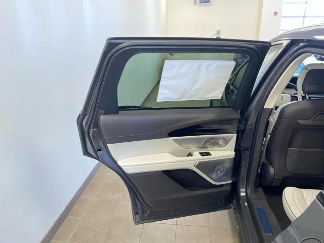 Photo of 2024 Chroma Caviar Dark Gray Metallic Clearcoat Lincoln Nautilus