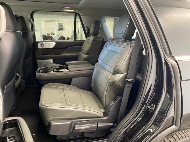Photo of 2024 INFINITE BLACK MET CC Lincoln Navigator
