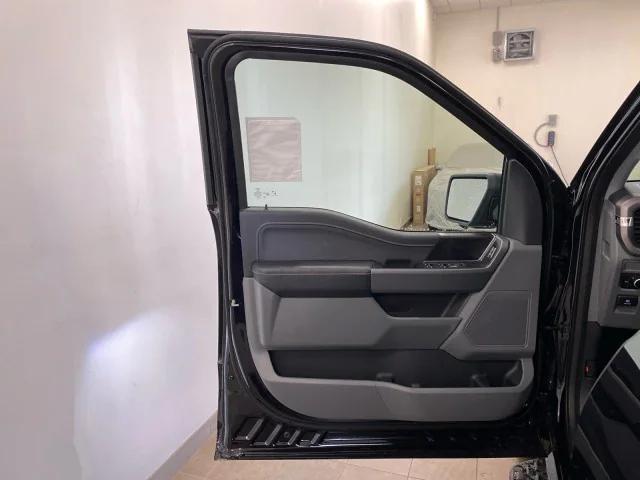 Photo of 2025 Agate Black Metallic Ford F-150 Lightning