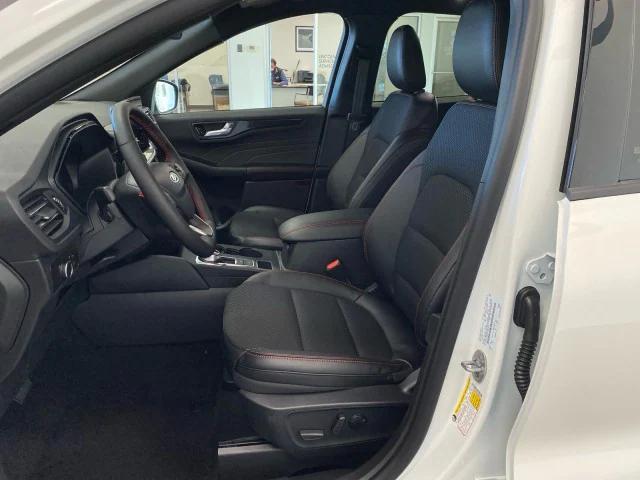 Photo of 2025 Star White Metallic Tri-Coat Ford Escape