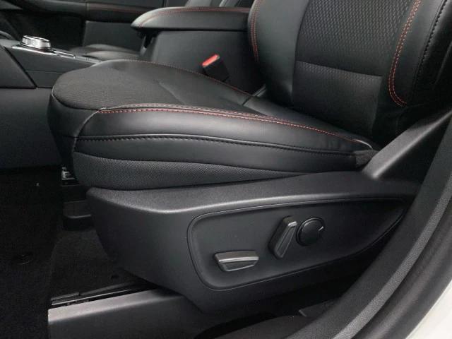 Photo of 2025 Star White Metallic Tri-Coat Ford Escape