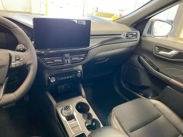 Photo of 2025 Star White Metallic Tri-Coat Ford Escape