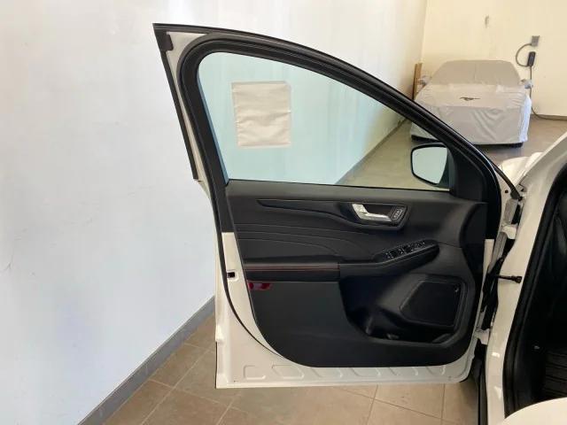 Photo of 2025 Star White Metallic Tri-Coat Ford Escape