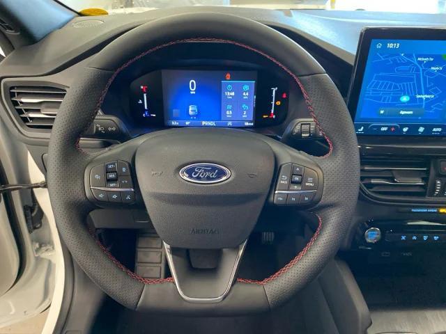 Photo of 2025 Star White Metallic Tri-Coat Ford Escape