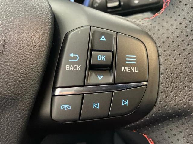 Photo of 2025 Star White Metallic Tri-Coat Ford Escape