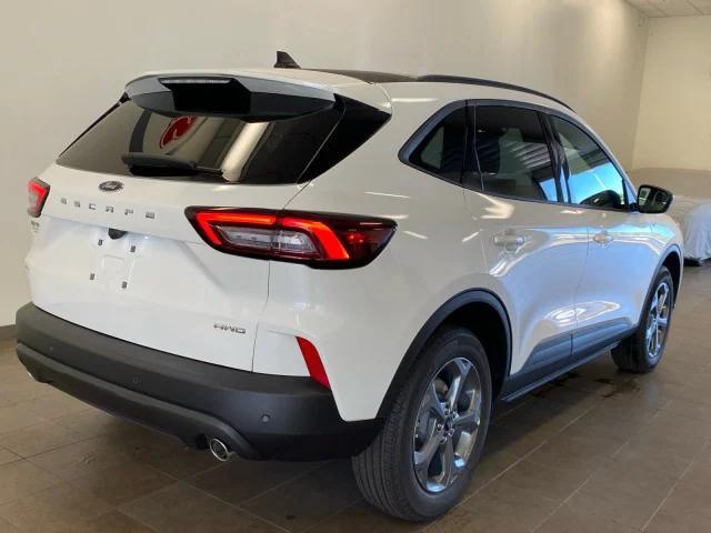 Photo of 2025 Star White Metallic Tri-Coat Ford Escape