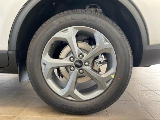 Photo of 2025 Star White Metallic Tri-Coat Ford Escape