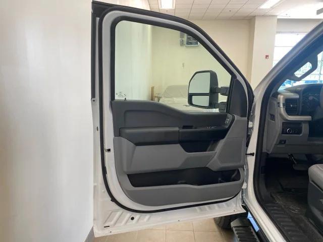 Photo of 2025 Oxford White Ford F-350