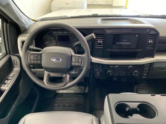 Photo of 2025 Oxford White Ford F-350