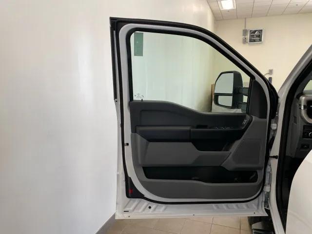Photo of 2025 Oxford White Ford F-350