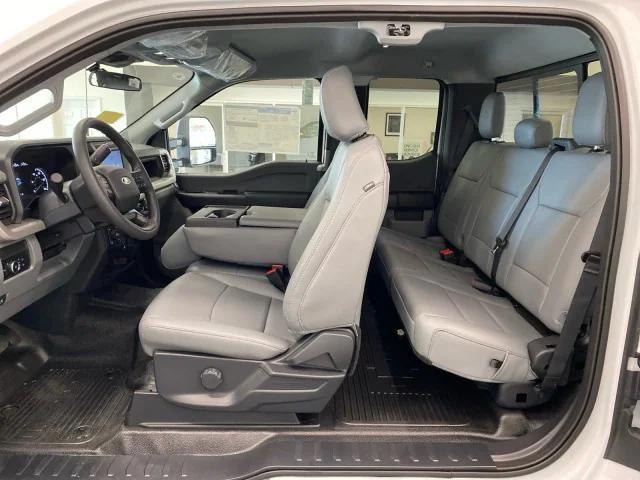 Photo of 2025 Oxford White Ford F-350