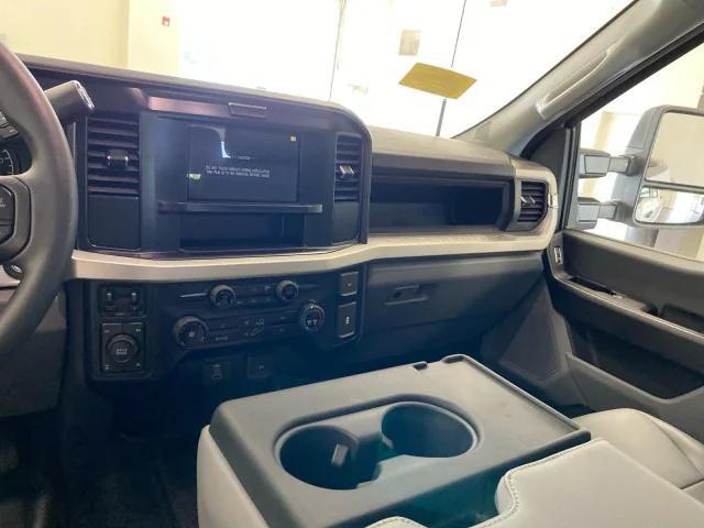Photo of 2025 Oxford White Ford F-350