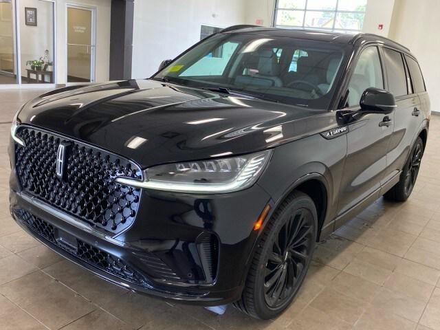 Photo of 2025 INFINITE BLACK MET CC Lincoln Aviator