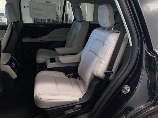 Photo of 2025 INFINITE BLACK MET CC Lincoln Aviator
