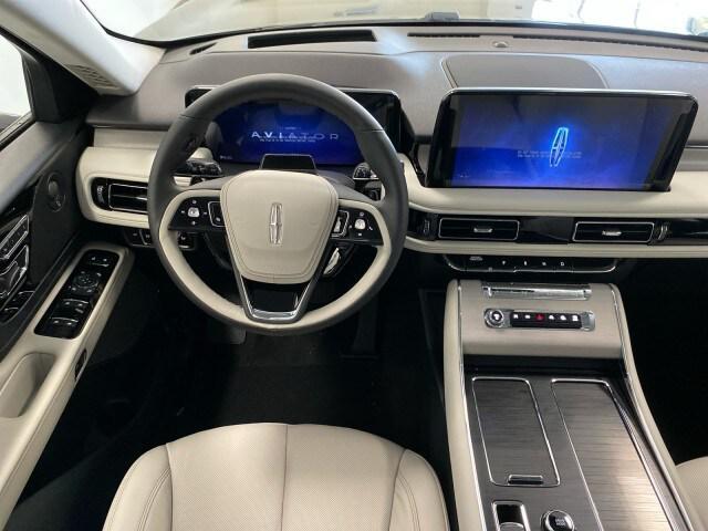 Photo of 2025 INFINITE BLACK MET CC Lincoln Aviator