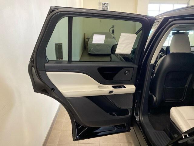 Photo of 2025 INFINITE BLACK MET CC Lincoln Aviator