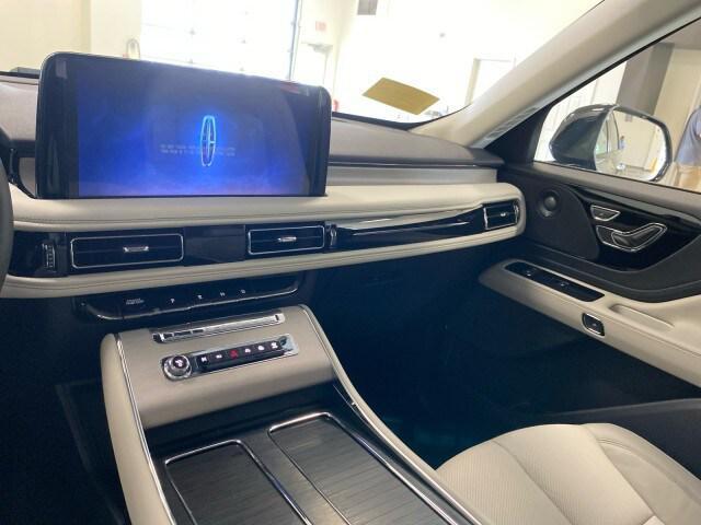 Photo of 2025 INFINITE BLACK MET CC Lincoln Aviator