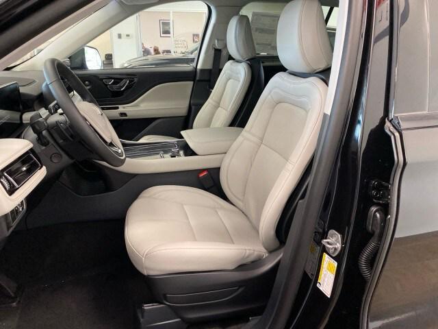 Photo of 2025 INFINITE BLACK MET CC Lincoln Aviator