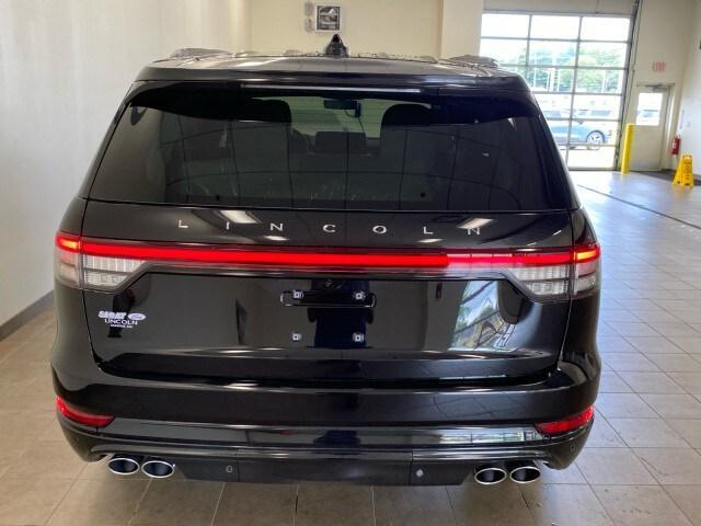 Photo of 2025 INFINITE BLACK MET CC Lincoln Aviator