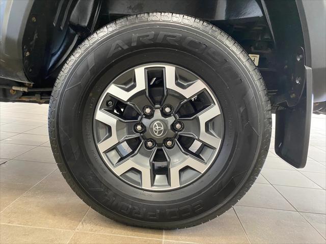 Photo of 2019 Midnight Black Metallic Toyota Tacoma