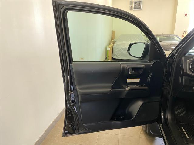 Photo of 2019 Midnight Black Metallic Toyota Tacoma
