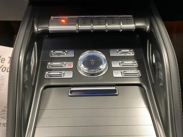 Photo of 2025 Lustrous Gray Metallic Lincoln Nautilus
