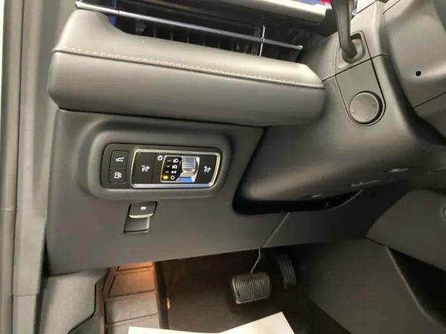 Photo of 2025 Lustrous Gray Metallic Lincoln Nautilus