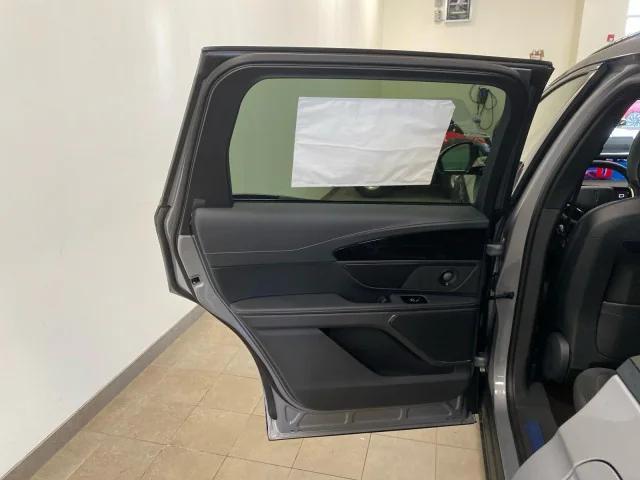 Photo of 2025 Lustrous Gray Metallic Lincoln Nautilus