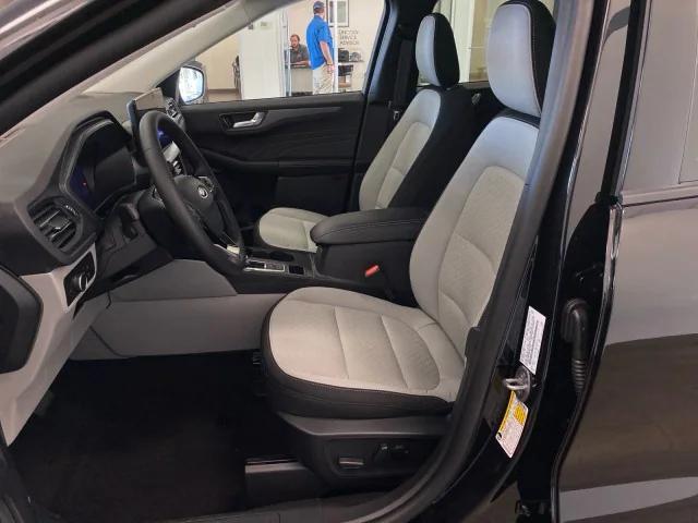 Photo of 2025 Agate Black Metallic Ford Escape