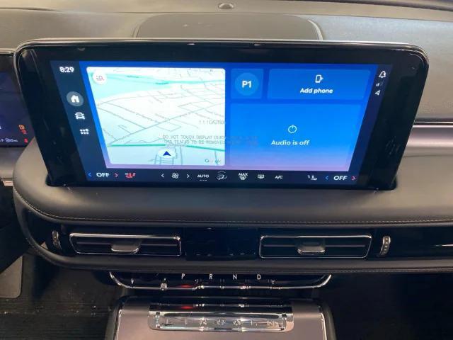 Photo of 2025 RED CARPET MET TC Lincoln Aviator