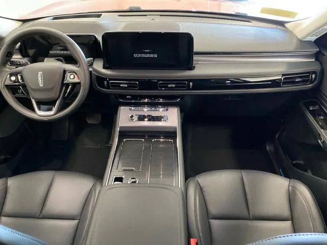 Photo of 2025 RED CARPET MET TC Lincoln Aviator