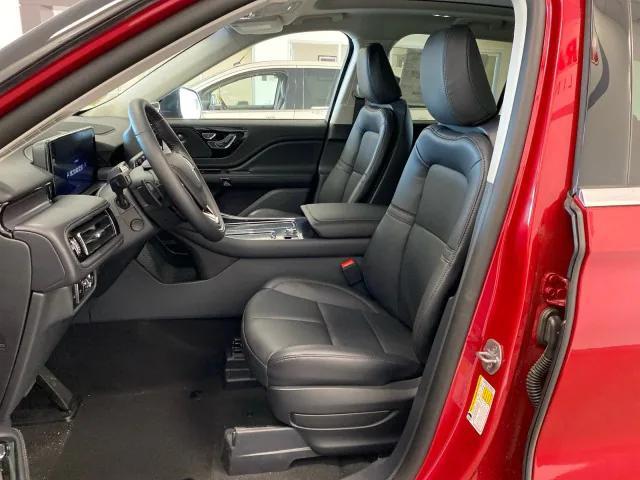 Photo of 2025 RED CARPET MET TC Lincoln Aviator