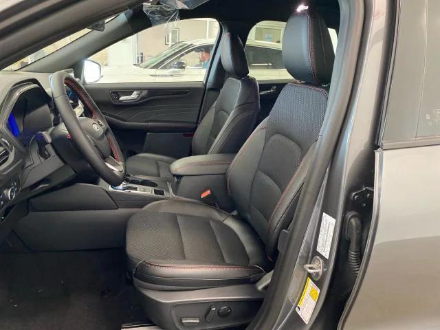 Photo of 2025 Carbonized Gray Metallic Ford Escape