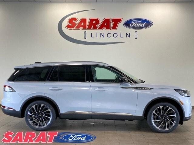 Photo of 2025 CRYSTAL WHITE MET CC Lincoln Aviator